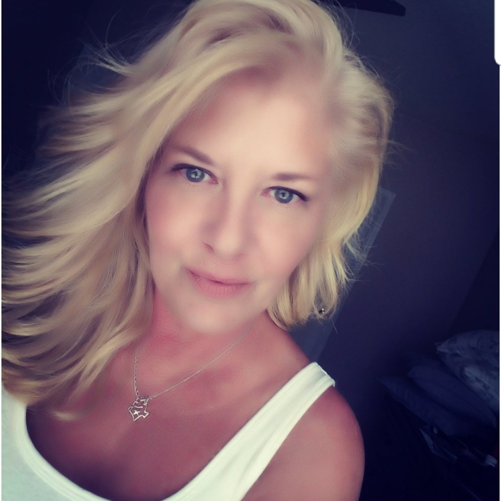 Meet your Posher, Carrie